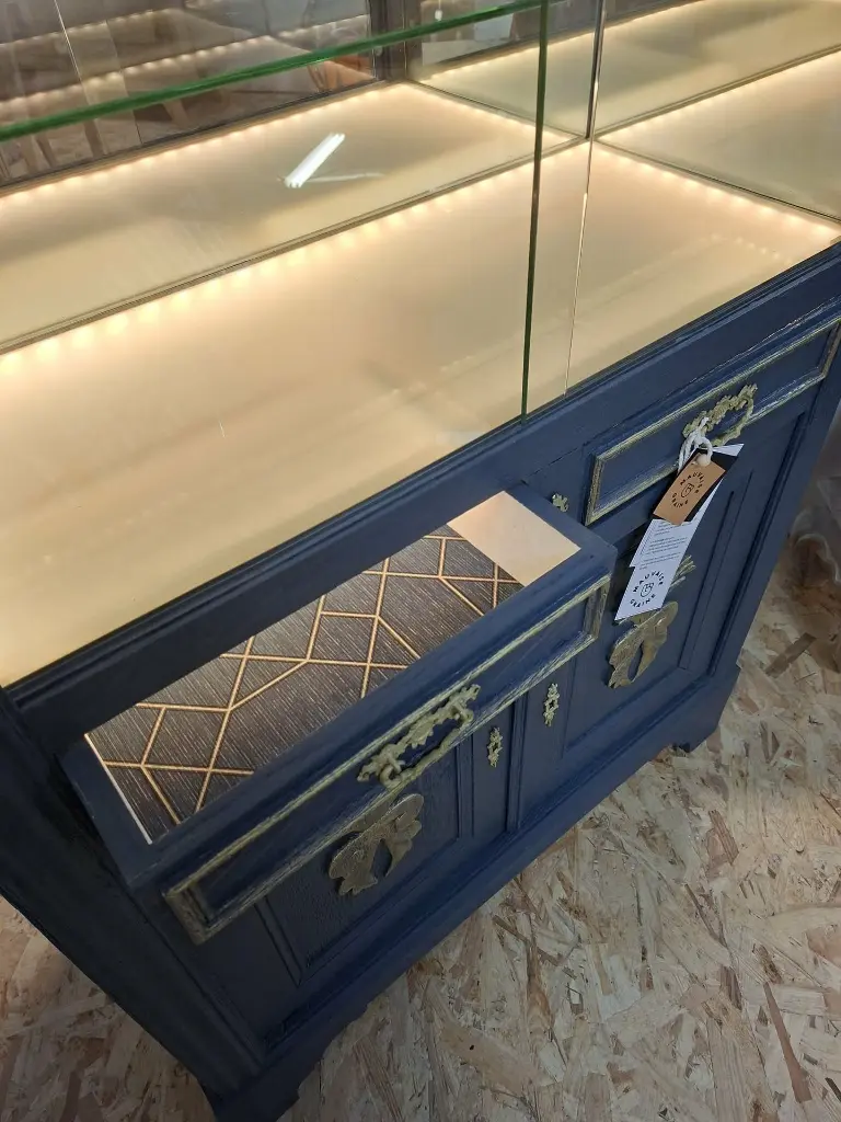 Après-détail-buffet vitrine led lion.webp