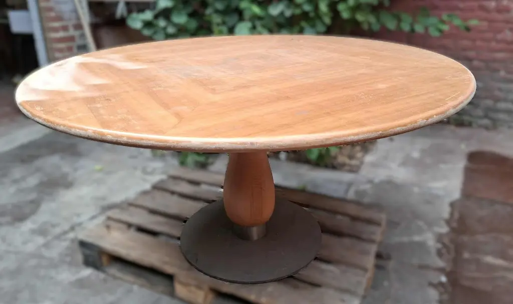 Avant - Grande table ronde - pied central .webp