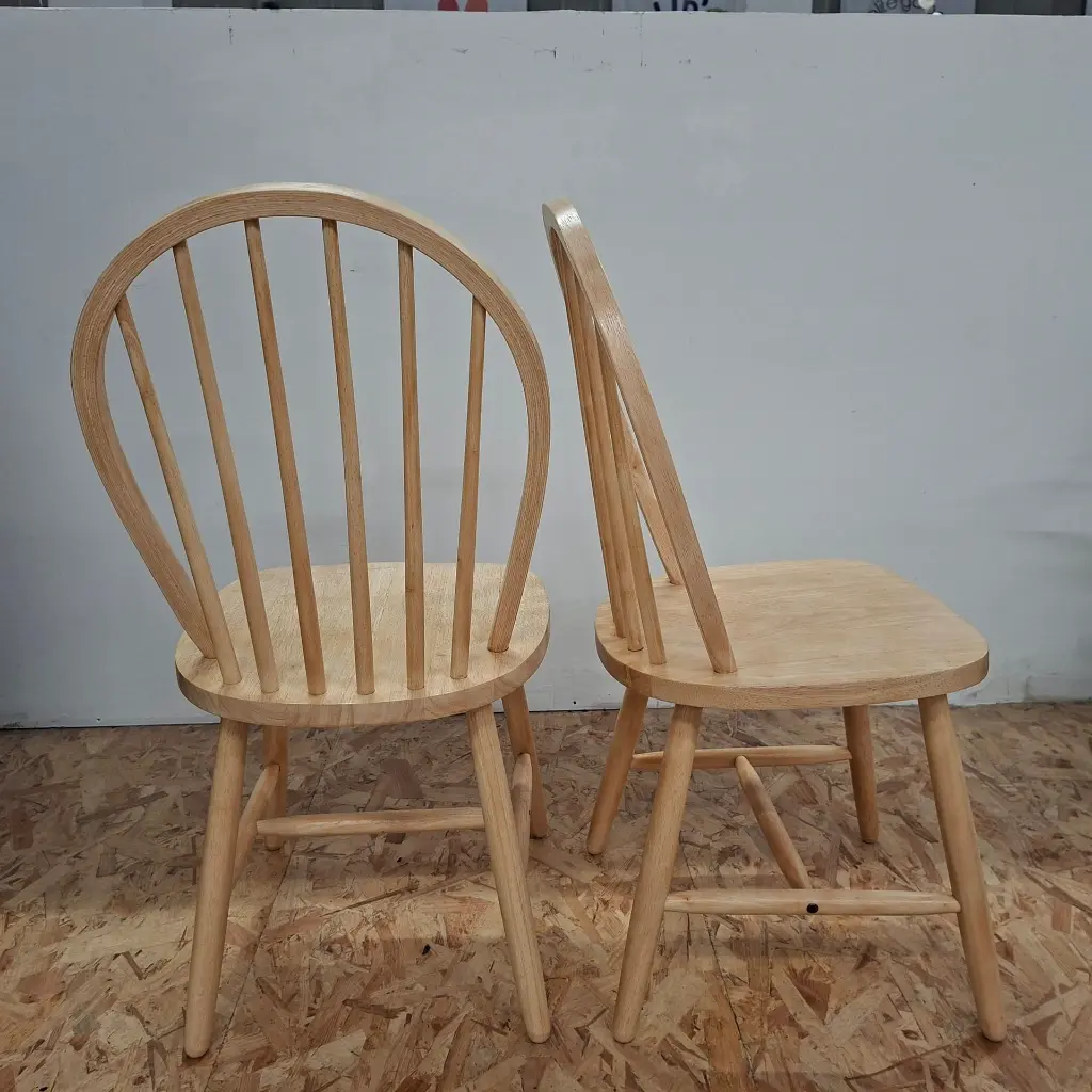 chaises profil dos.webp