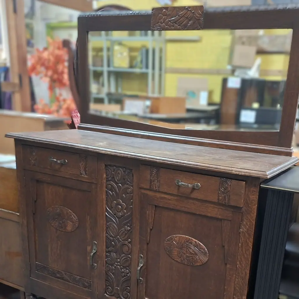 05. Avant_Buffet Sculpé motif floreaux avec miroir_Pearl of Akoya.webp