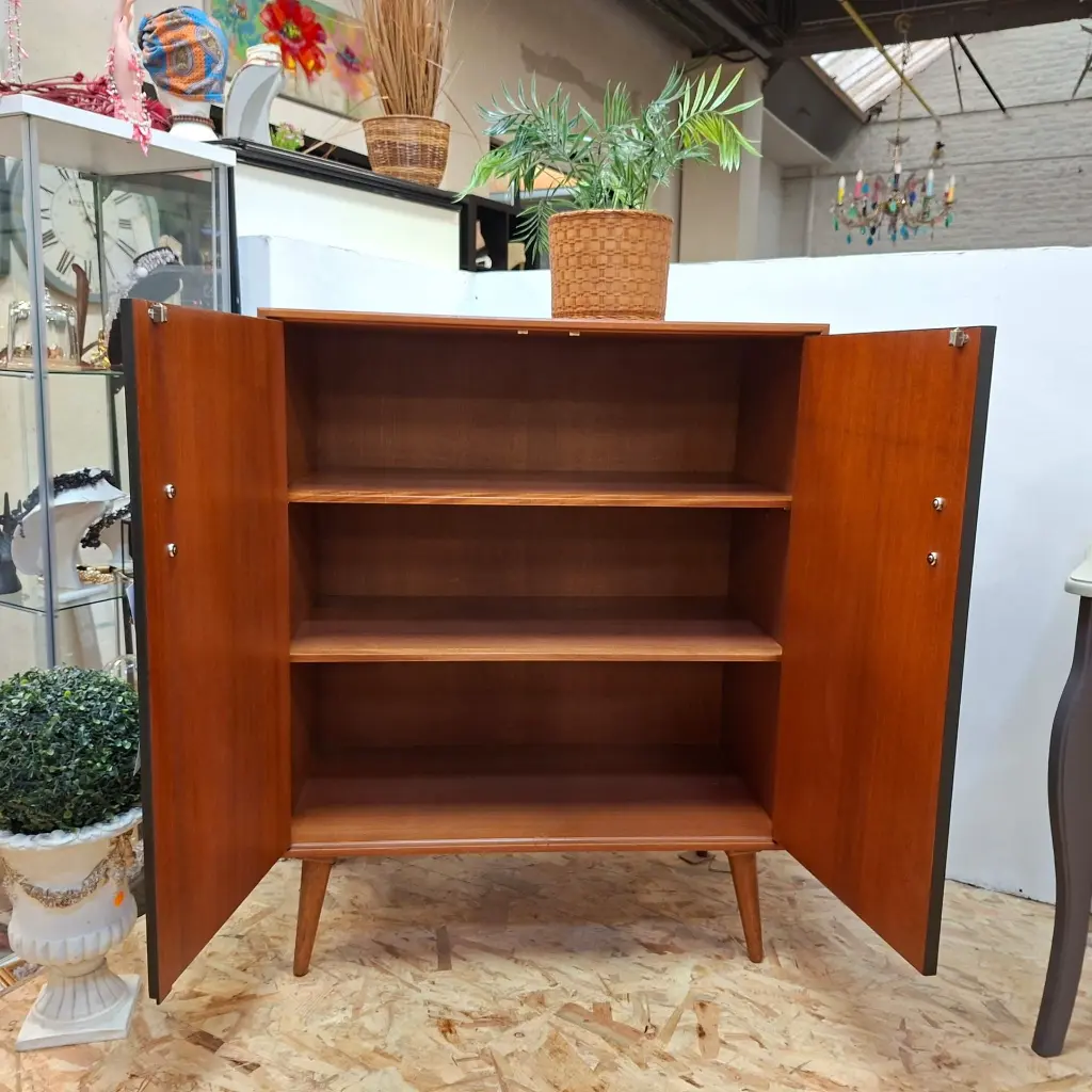 armoire ouverte.webp