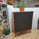 armoire porte noires.webp