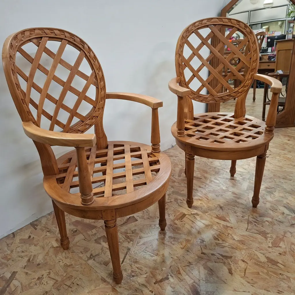 2 fauteuils détails.webp
