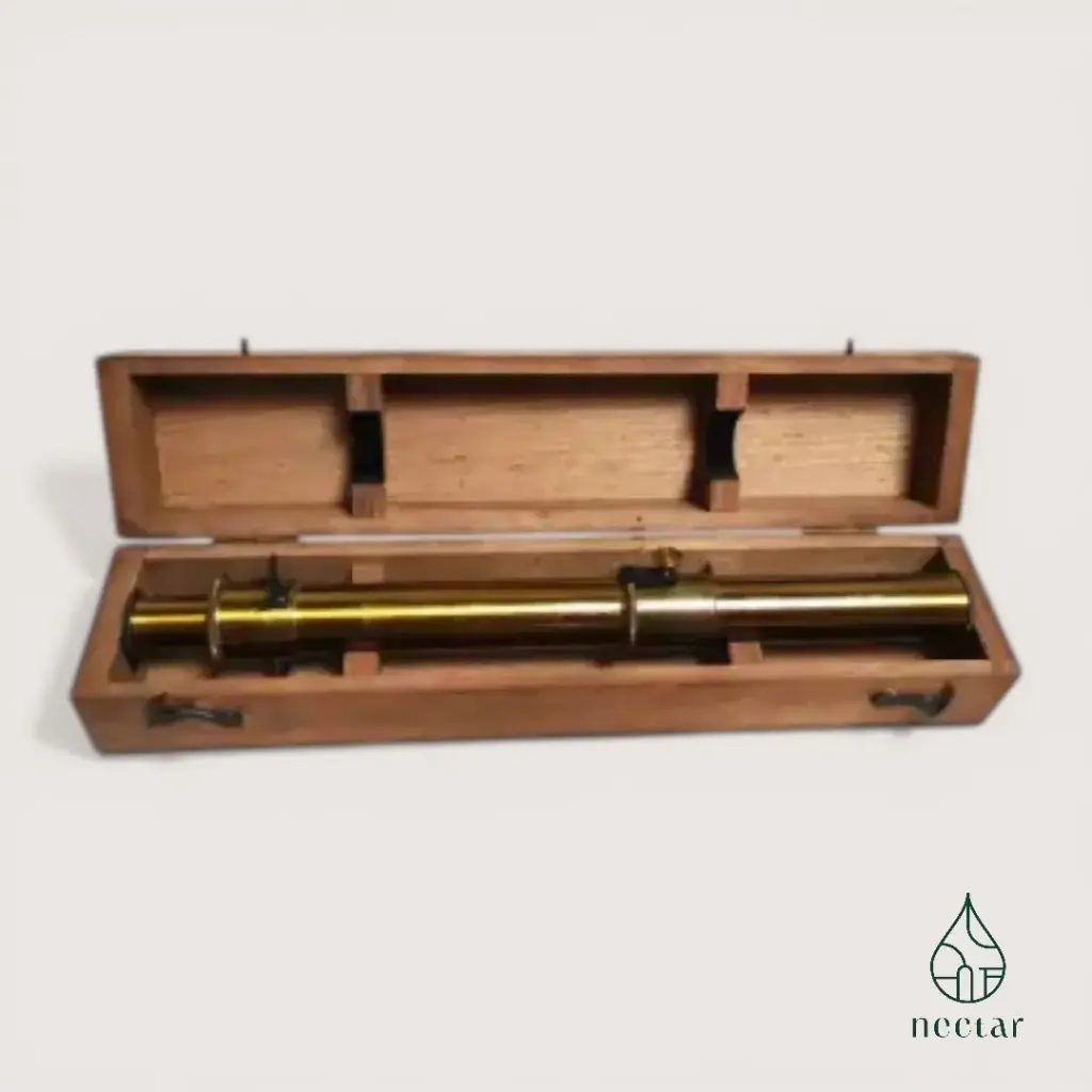 Longue-vue ancienne en laiton avec étui bois