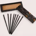 Coffret en bois sculpté avec 8 baguettes décoratives