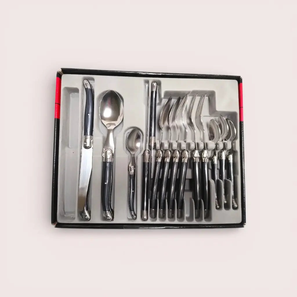 Service de couverts Laguiole 16 pièces