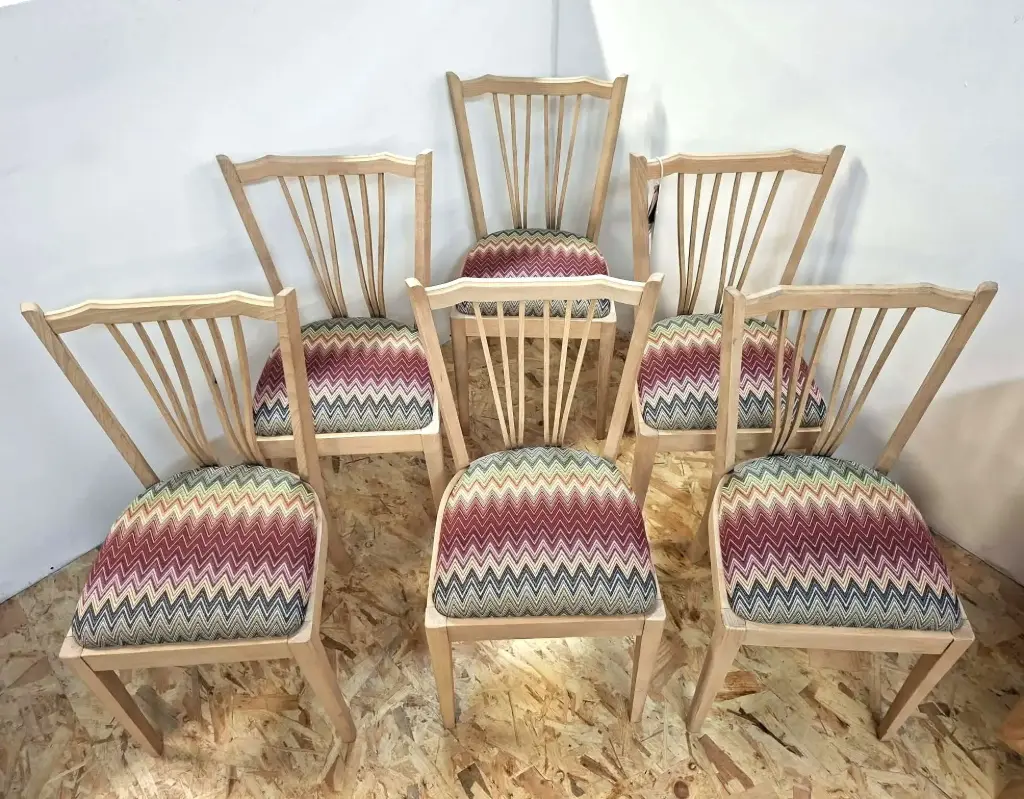 PROMO: Chaise bois naturel et tissu ZigZag 70's