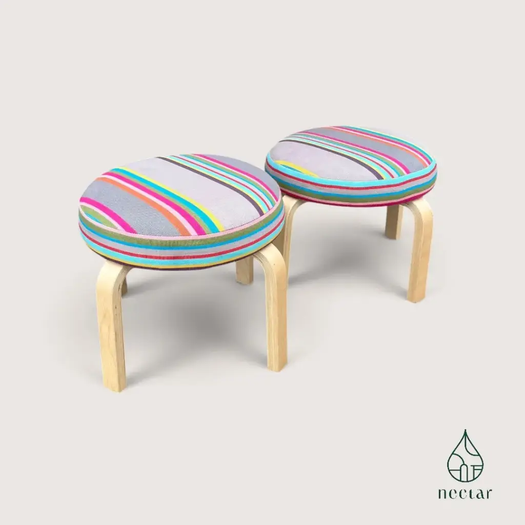Paire de tabourets bas - multicolores
