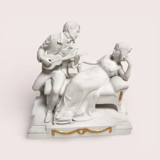 Statuette romantique en biscuit de porcelaine