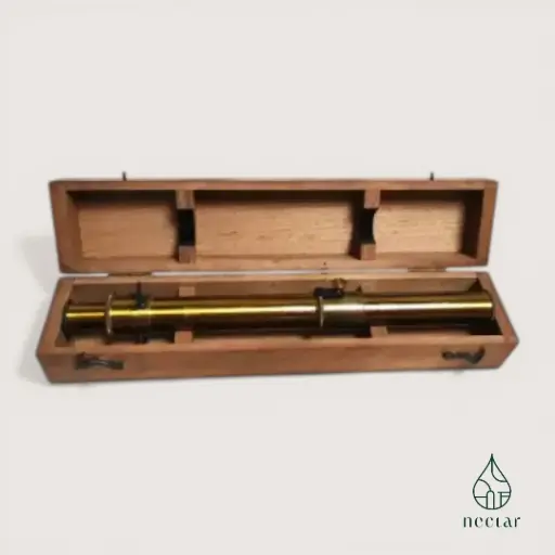 [A/07/250915] Longue-vue ancienne en laiton avec étui bois