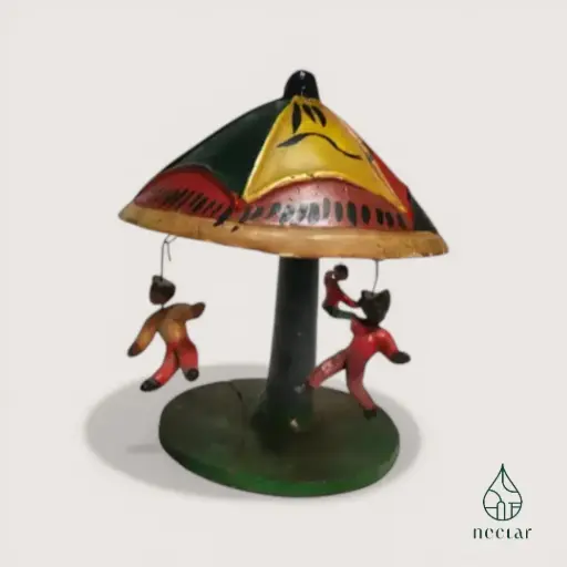 [A/05/250916] Manège artisanal avec figurines suspendues