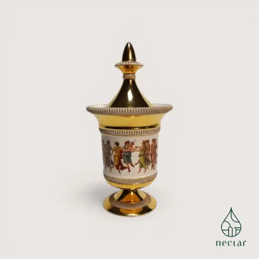 Urne décorative en porcelaine dorée avec scène antique