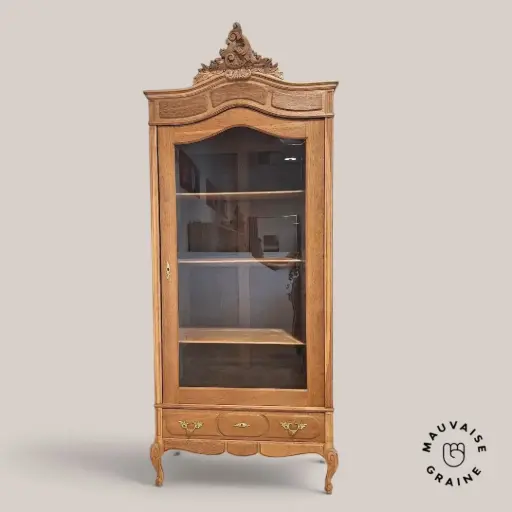 [H-VitrineChêne-20260807] Vitrine sculptée - chêne massif - 1 tiroir